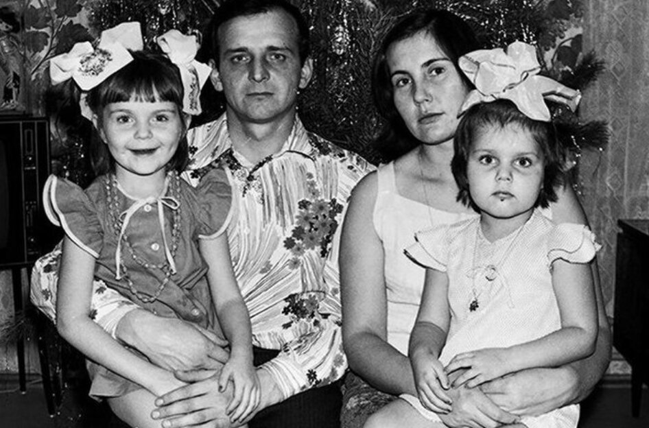 Ольга Шелест с родителями и сестрой. Фото из личного архива телеведущей. 