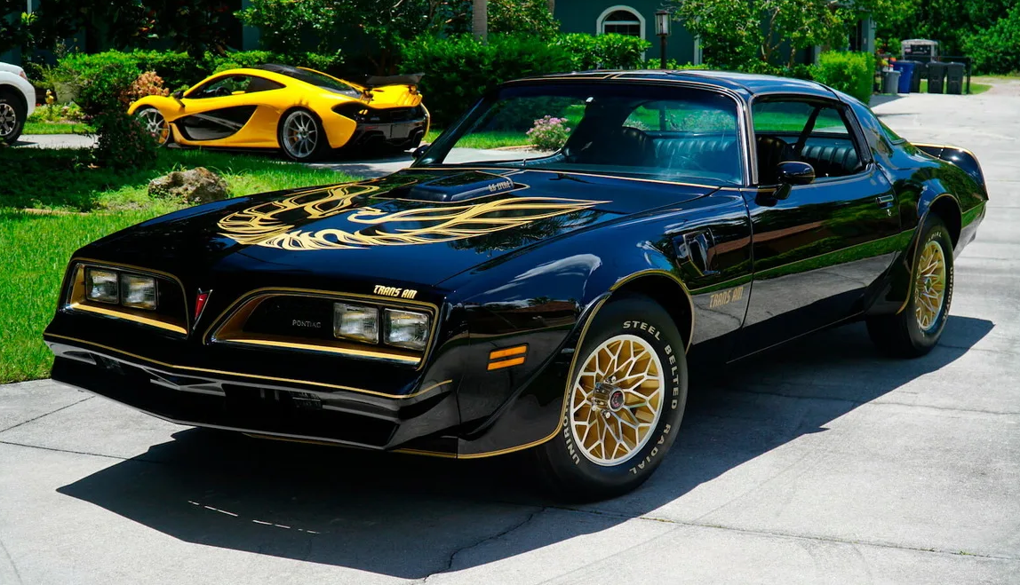 Он был почти точной копией Camaro, но почему-то именно он стал мечтой миллионов.