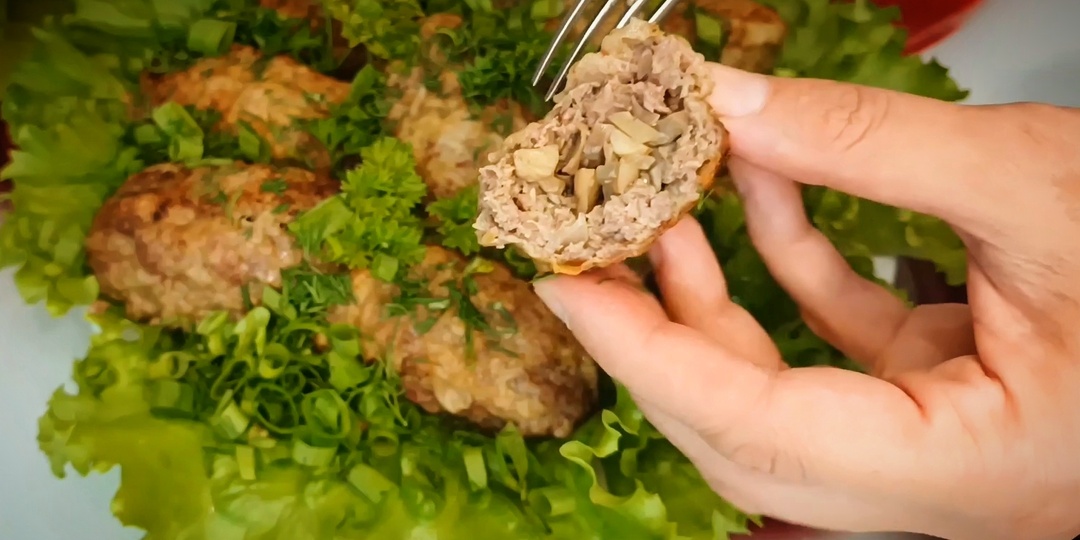 Зразы с кабачком и грибами: летний и лёгкий рецепт. Фарш сочный! Начинка ароматная!