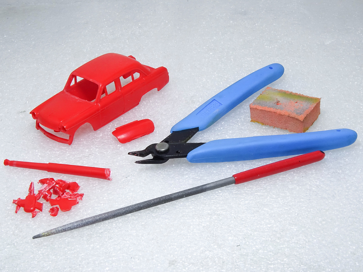 Рис. 2. Пластмассовый кузов с багажником для сборки реплики саратовской модели автомобиля Москвич-403 после слесарной обработки