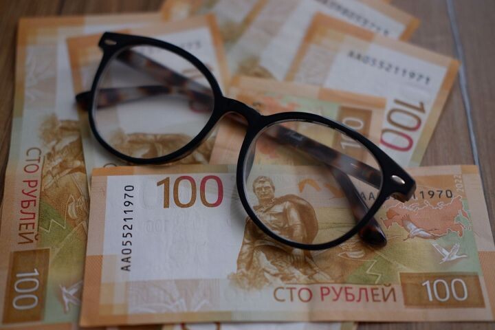 Какие пенсии у чиновников