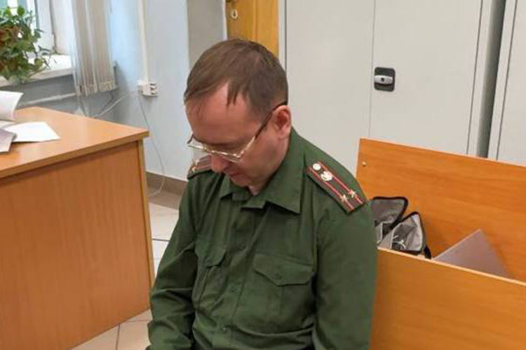    Замруководителя 384-го военно-следственного отдела СК РФ Михаил Шуравин приобщил протокол очной ставки.   
Фото: Надежда Евдокимова