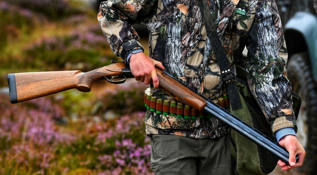 Всегда держите своё оружие в поле зрения,даже если отошли от него на пару метров по "нужде"