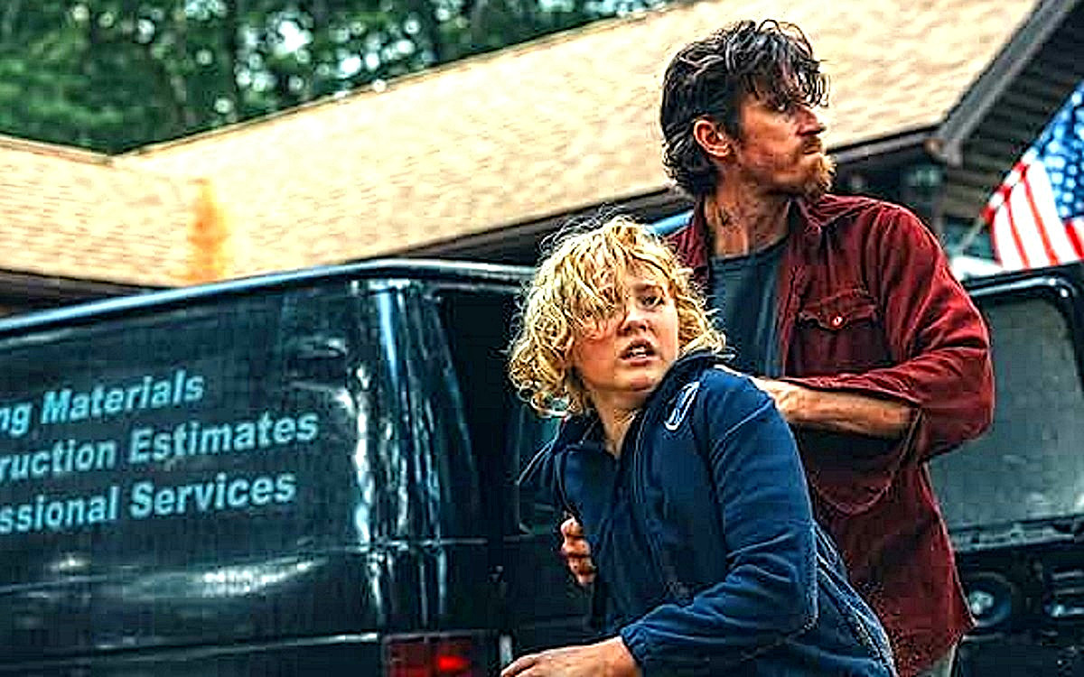 У кого-то в 15 лет ещё лишь баловство на уме, а у этого мальчугана (Кристиан Конвери) в трудовой книжке уже съемки в 38 фильмах отмечены. 