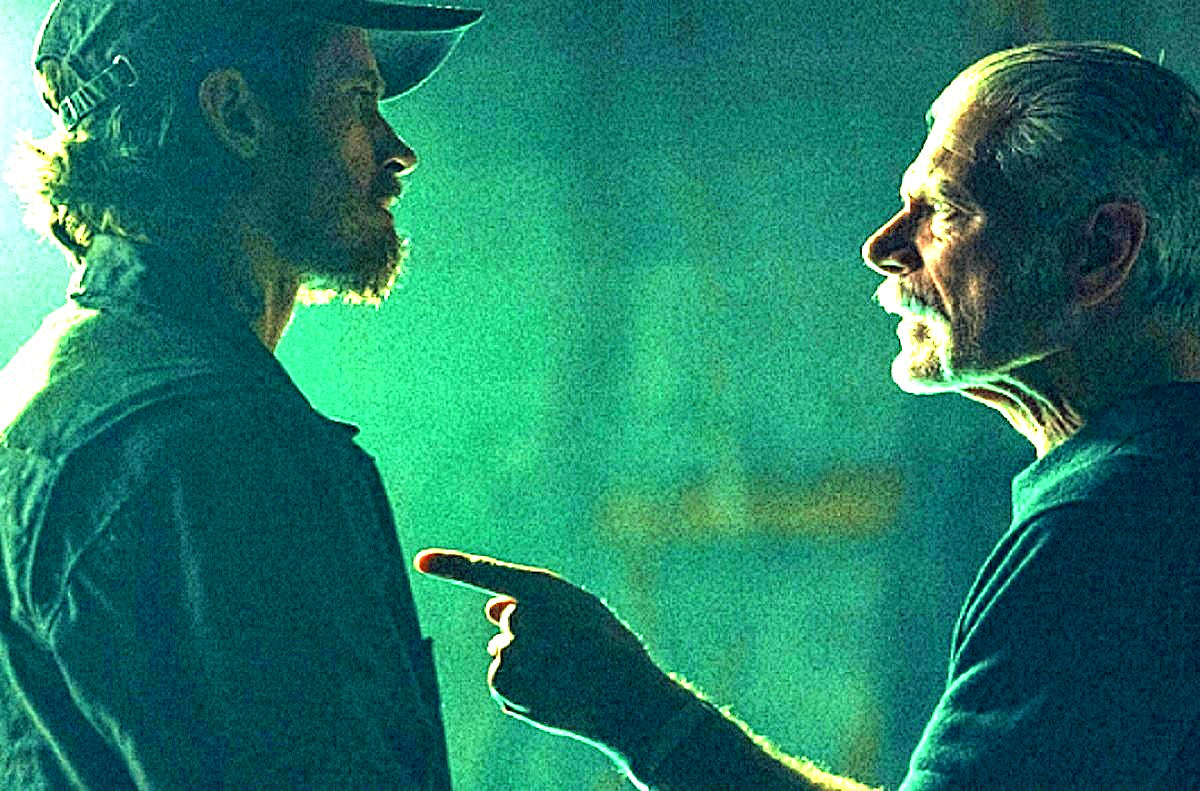 - Точно! Это же ты со Сталлоне в "Короле Талсы" играешь! 