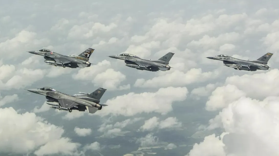 Группа истребителей F-16 Fighting Falcon ВВС США
Фото:
U.S. Air Force / Tech. Sgt. Gregory Brook