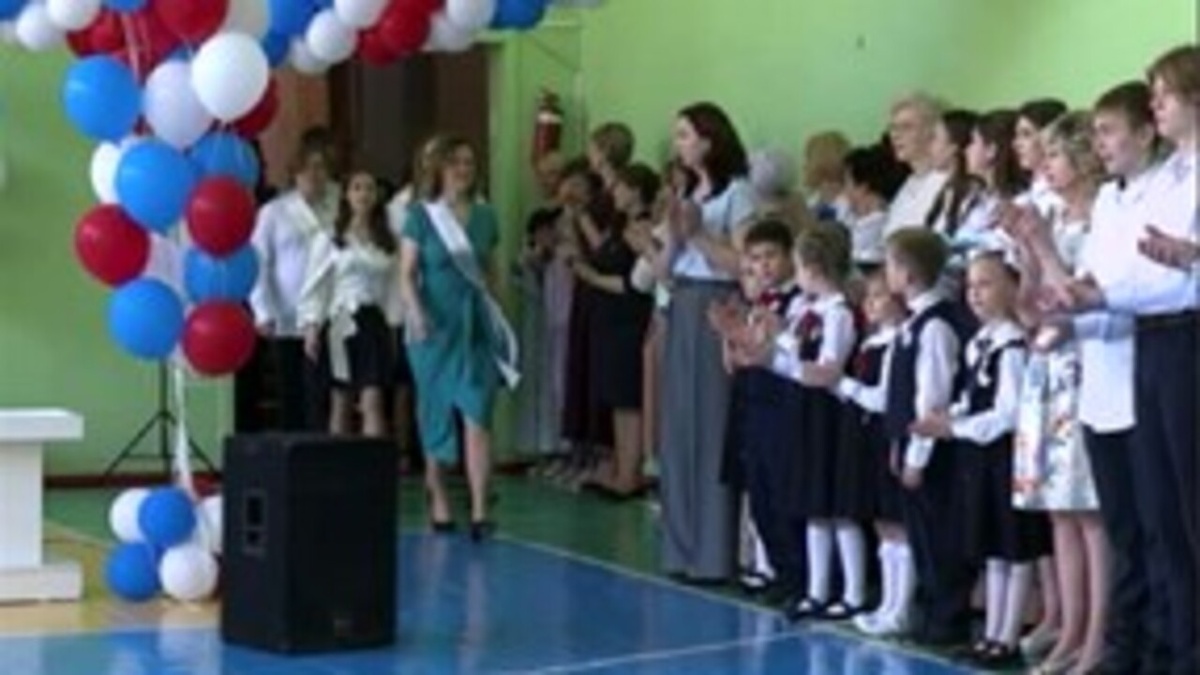     В курских школах вручают аттестаты