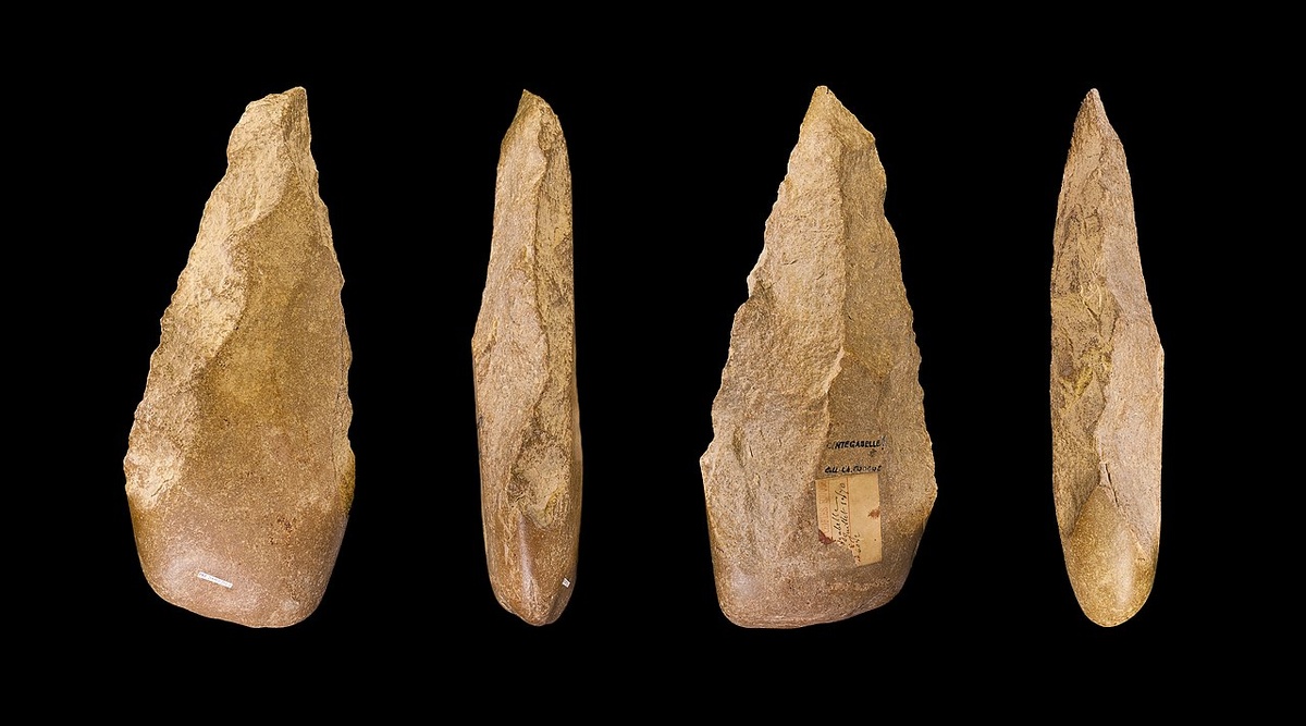 Ашельские орудия труда / Wikimedia