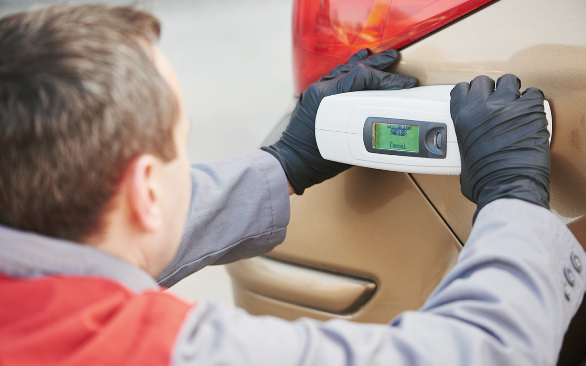 Dmitry Kalinovsky / Shutterstock / FOTODOM📷Даже спектрофотометрический подбор имеет нюансы. Во-первых, каждый прибор работает со своей базой красок. Во-вторых, всегда есть погрешность замера