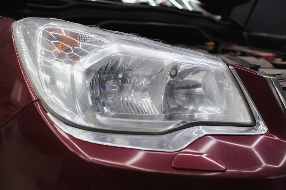 Источник фото: https://custom-heroes.ru/raboty/vid-uslugi/avtosvet/nashi-raboty/subaru-forester-vosstanovlenie-optiki-i-zaschita-far-poliuretanom/