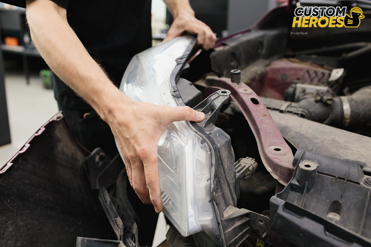 Источник фото: https://custom-heroes.ru/raboty/vid-uslugi/avtosvet/nashi-raboty/subaru-forester-vosstanovlenie-optiki-i-zaschita-far-poliuretanom/