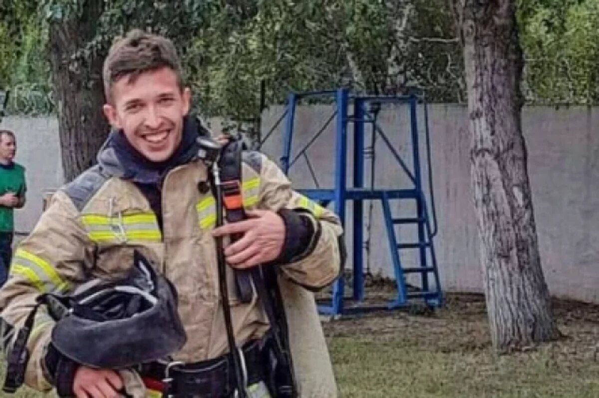    Сотрудник МЧС из Кургана спас жильцов многоэтажки в Екатеринбурге от пожара