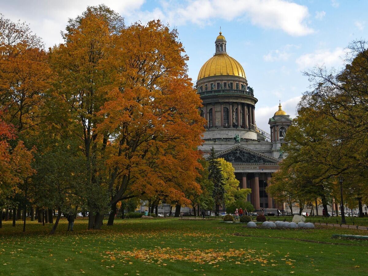    Вид на Исаакиевский собор в Санкт-Петербурге© РИА Новости / Александр Гальперин