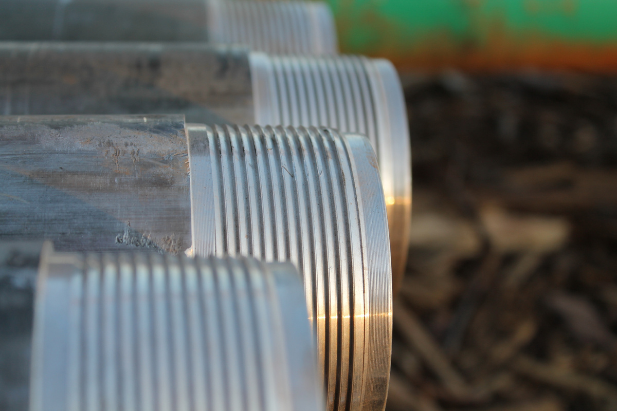 Стальная обсадная труба для скважины.