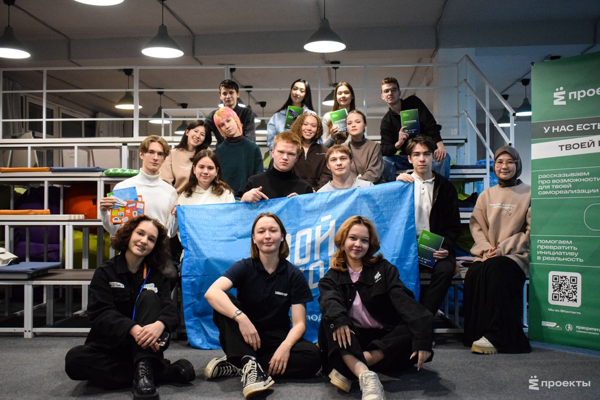 Помогает воплощать даже самые безумные идеи, а если идей пока нет, но есть желание — находить единомышленников. Специалисты ЦРМИ учат готовить проектные заявки для получения грантовой поддержки, сопровождают проект на всех этапах реализации, делятся полезными связями и помогают с отчетностью. Развитие социального проектирования позволило за два года увеличить объём привлечённых внебюджетных средств на 25%: в 2023-2024 году УГНТУ привлек за счёт грантов Росмолодёжи почти 33 млн рублей. Только за первые месяцы 2025 года Центр координировал подачу 29 проектных заявок на первый сезон конкурса «Росмолодёжь.Гранты». Восемь из них получили финансирование на общую сумму более 5,3 млн рублей. 