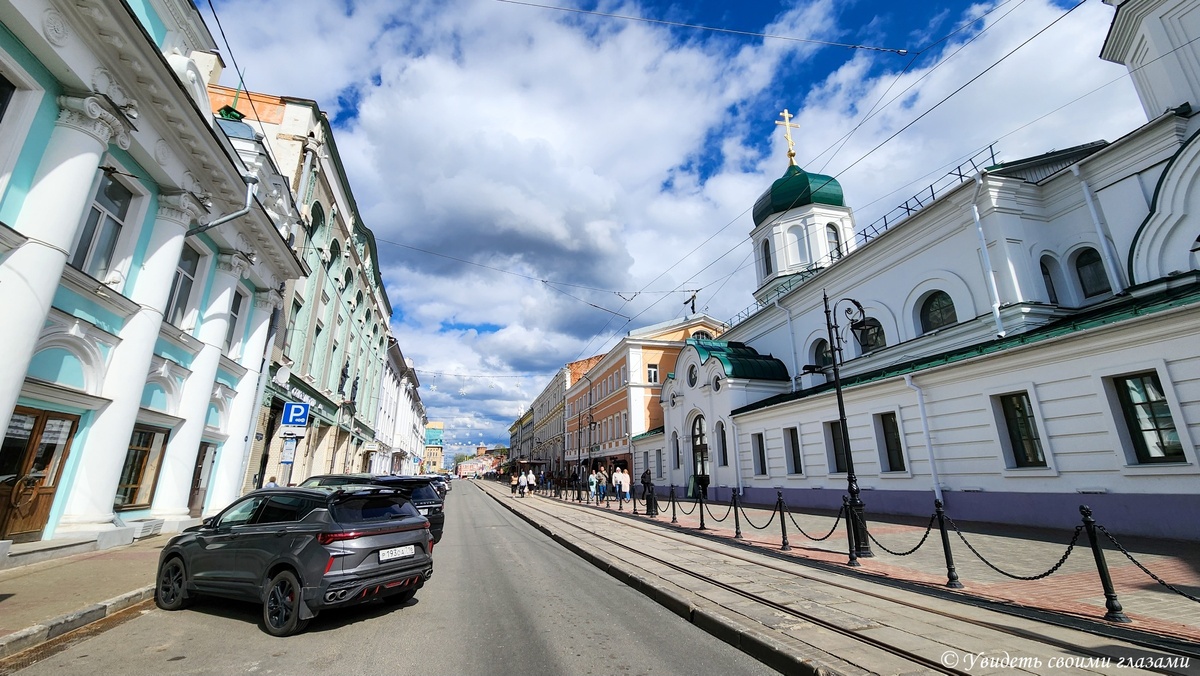 Купеческие дома и Троицкая церковь на Рождественской улице