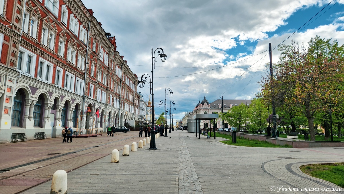 Трамвайные пути были проложены здесь в 1896 году, сейчас они не используются