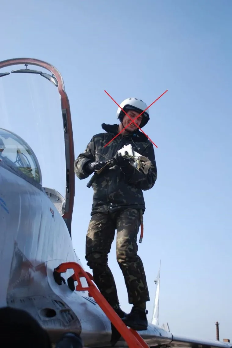 Пилот F-16 погиб в результате удара ВС РФ по военным объектам Украины
Фото: Военкор Котенок