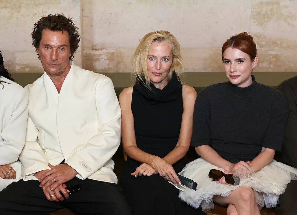    Эмма Робертс, Джиллиан Андерсон, Мэттью Макконахи и другие звезды на Неделе моды в Париже