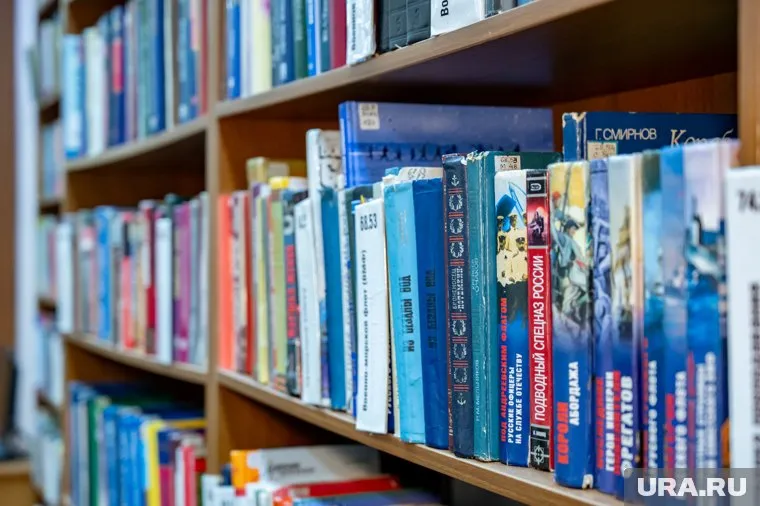 Африканское растение с запахом гнили зацвело в зале гуманитарной литературы
Фото: Руслан Яроцкий © URA.RU