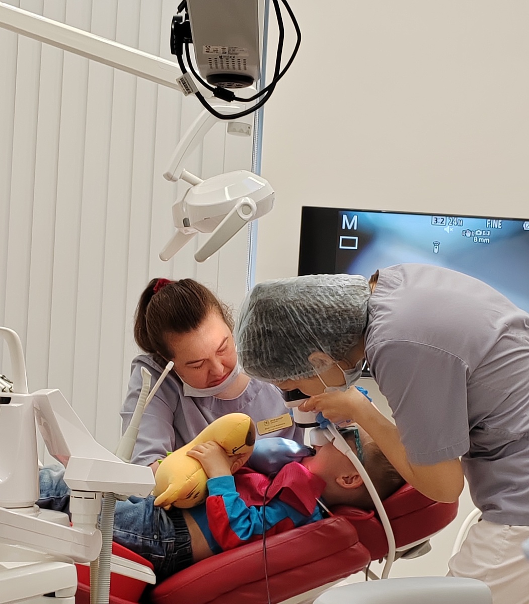 Лечат зубик