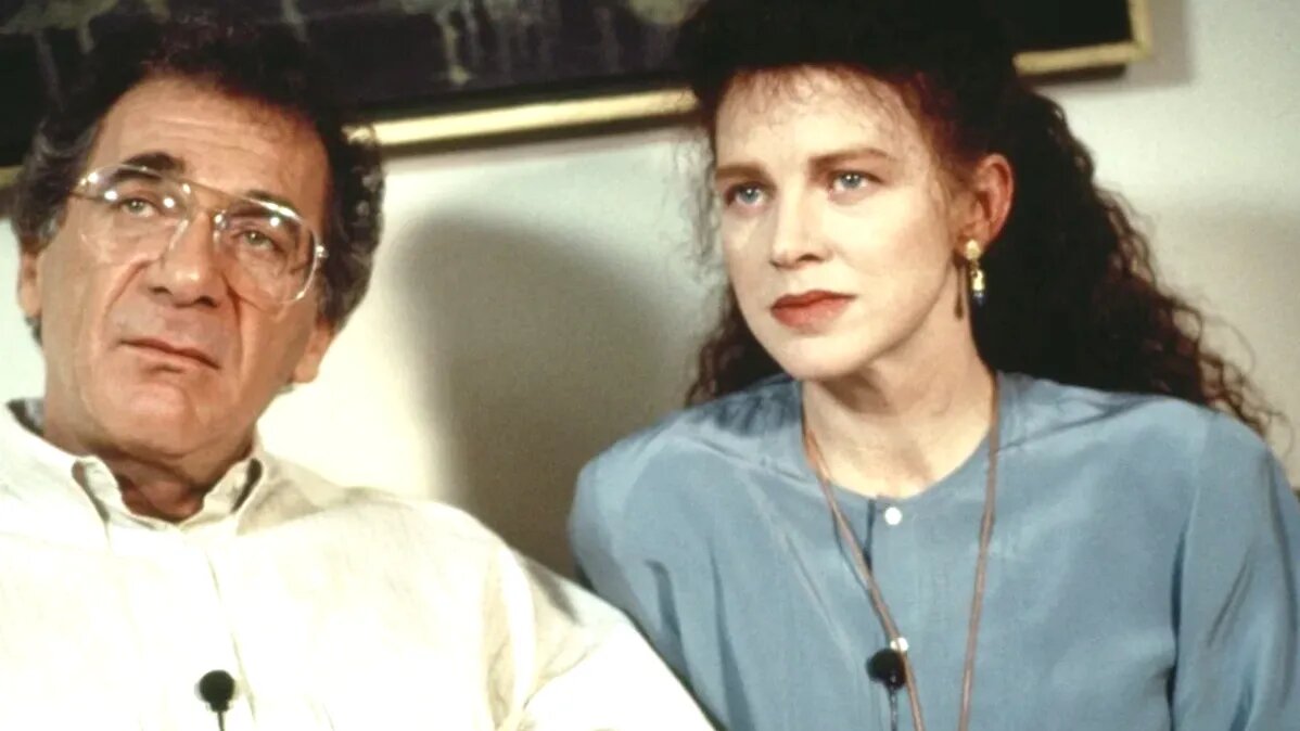 кадр из фильма "Мужья и жены"