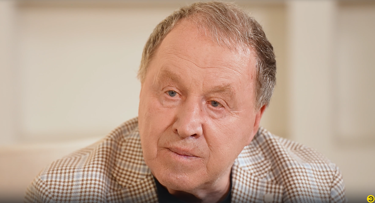 Владимир Стеклов во время интервью