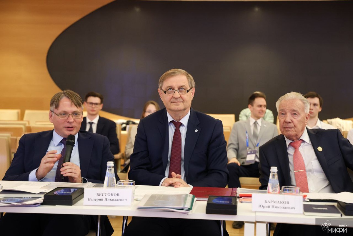 Конкурсная комиссия (слева – Председатель Правления Системного оператора Фёдор Опадчий)