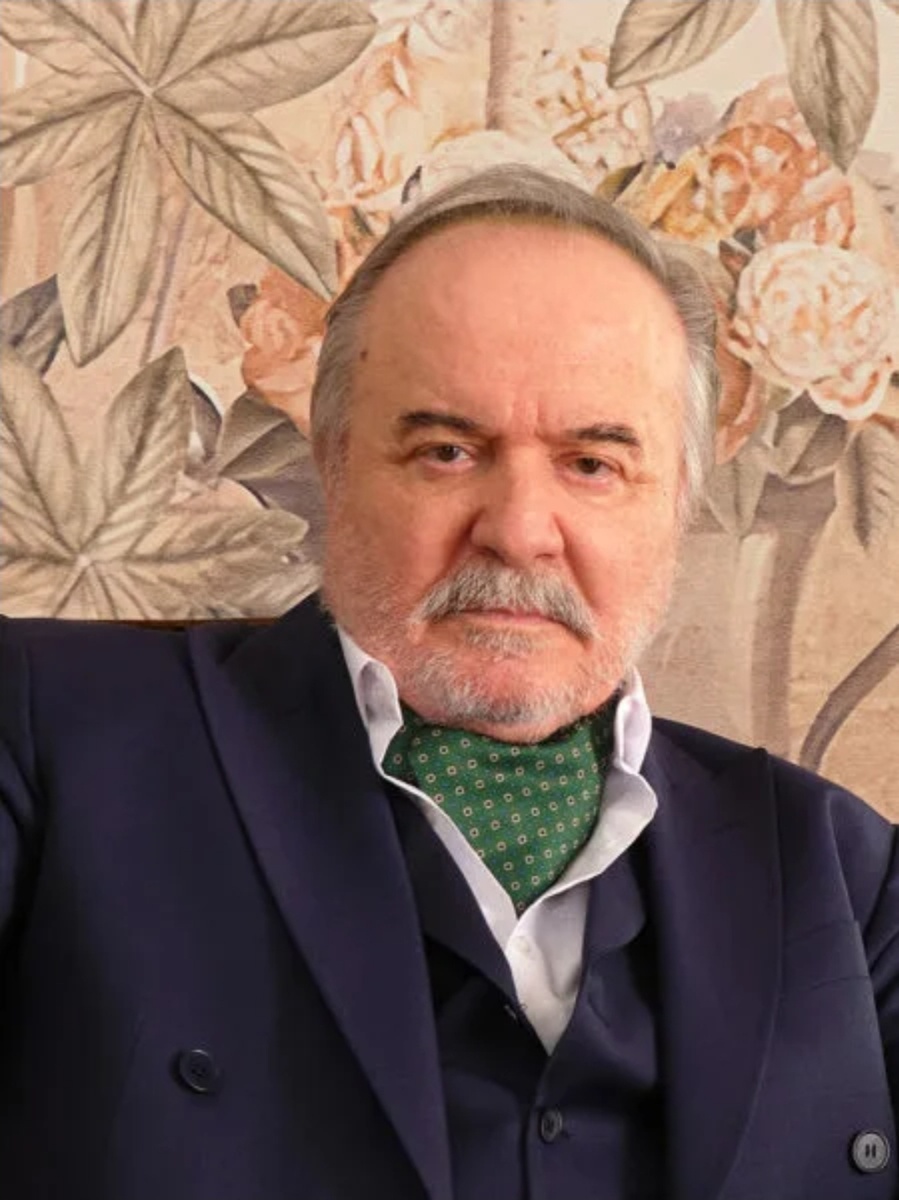 Кадр из сериала "Зимородок"
