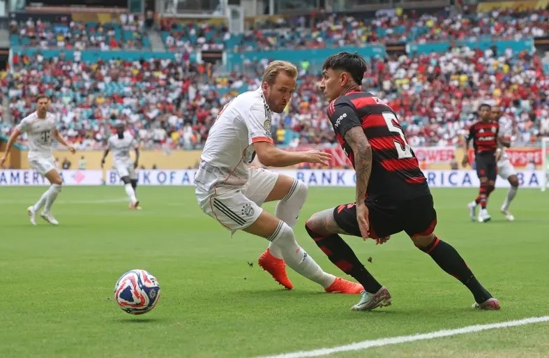 Лучший игрок матча Гарри Кейн (слева). Фото fifa.com