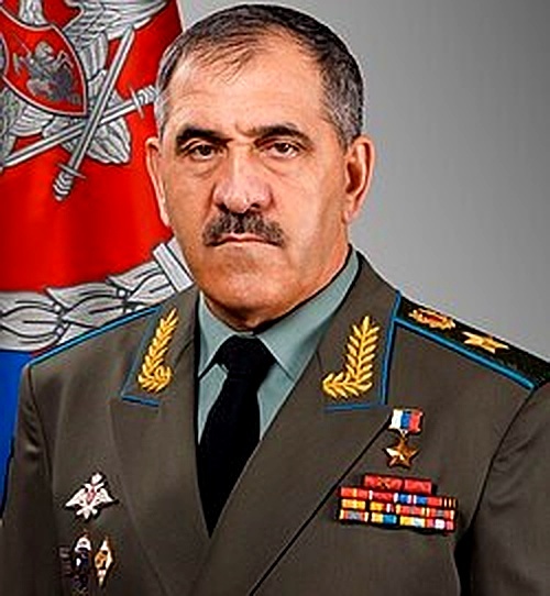 Юну́с-Бек Баматгире́евич Евку́ров род. 30 июля 1963