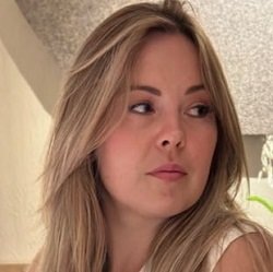 — «Глушилки» сейчас часто включают, и очень сложно стало работать, — говорит она. — Wi-Fi тоже часто не работает, он у нас от сотовой сети. А проводного интернета в наших магазинах нет, он слишком дорогой для маленьких предприятий, как мы.