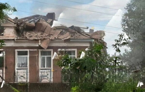 Здание повреждённого военкомата. Обложка © Х / @DD_Geopolitics