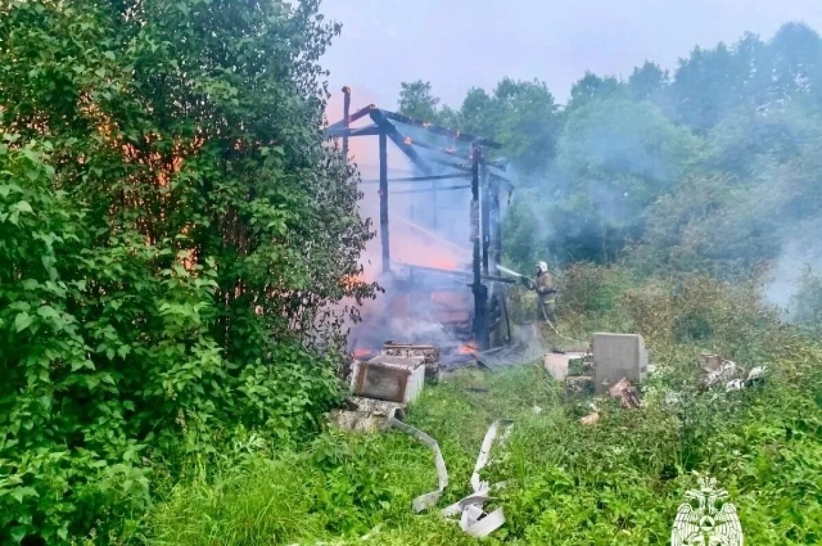    Следователи выясняют причины пожара, где погибла женщина в Тверской области