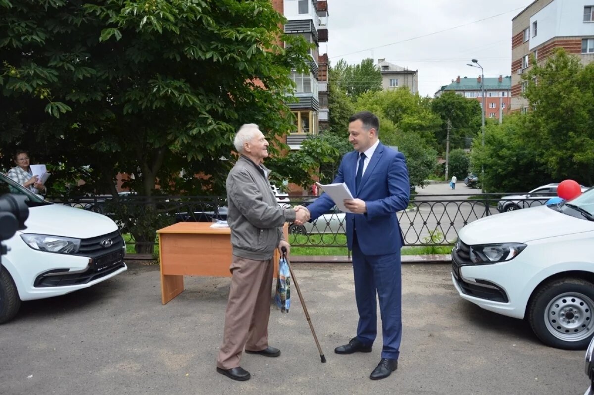    Пострадавшие на производстве туляки получили автомобили