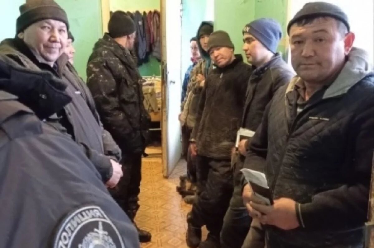    Житель Коми легализовал 5 жителей Таджикистана, заключив липовые договоры
