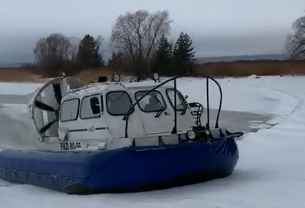 В зимнюю распутицу используются аэроглиссеры для доставки людей на Городомлю