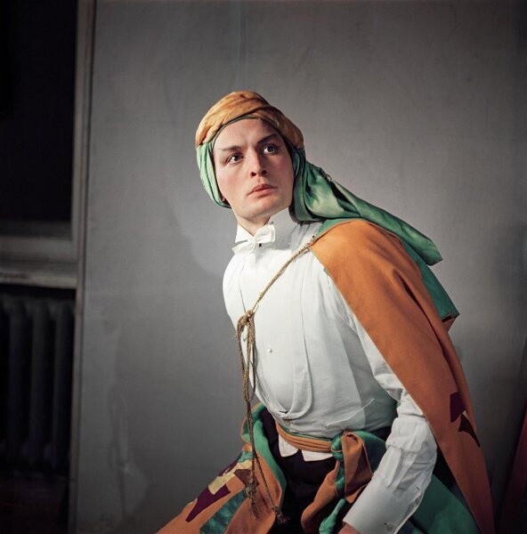 «Принцесса Турандот» в Театре имени Е. Б. Вахтангова. В роли Калафа – Василий Лановой.
Семен Фридлянд, 1963 год, г. Москва, МАММ/МДФ.