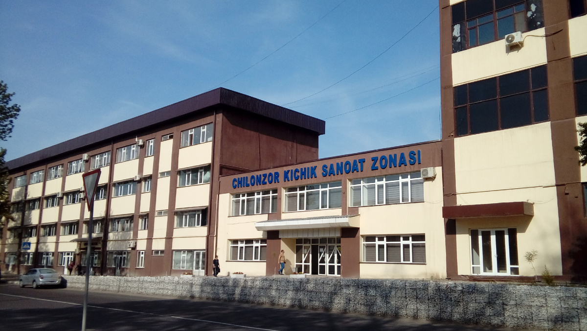 Сегодня проходная когда-то, какой-то центр... Завод убит неспособными наладить производство.