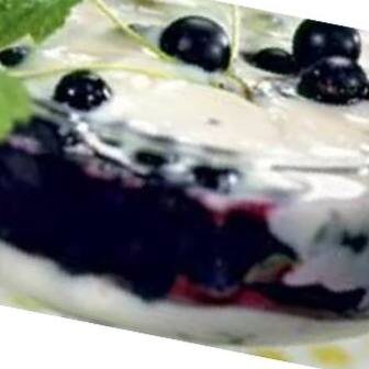 Десерт с черной смородиной 
