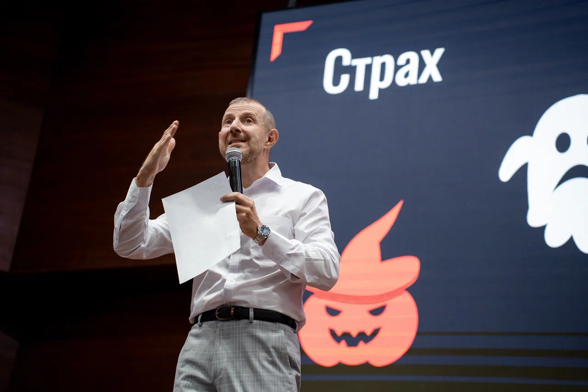 Умение вести переговоры — это ключевой навык для достижения успеха в любой сфере жизни. Он позволяет отстаивать свои интересы, договариваться с людьми и получать желаемое