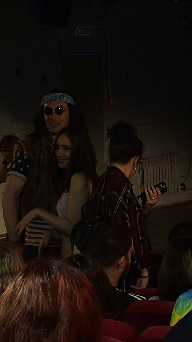 Перед началом спектакля.