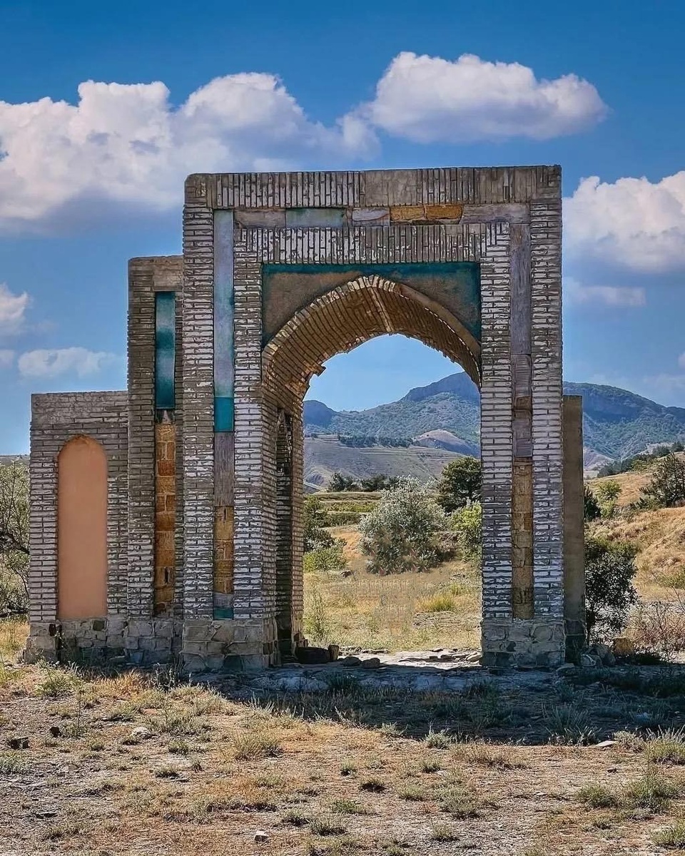 Вот такая арка должна быть в «городе»