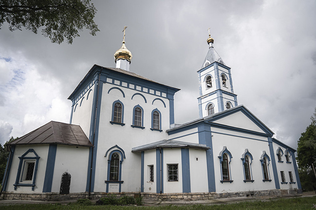 Под Тверью освятили старинный храм Рождества Пресвятой Богородицы