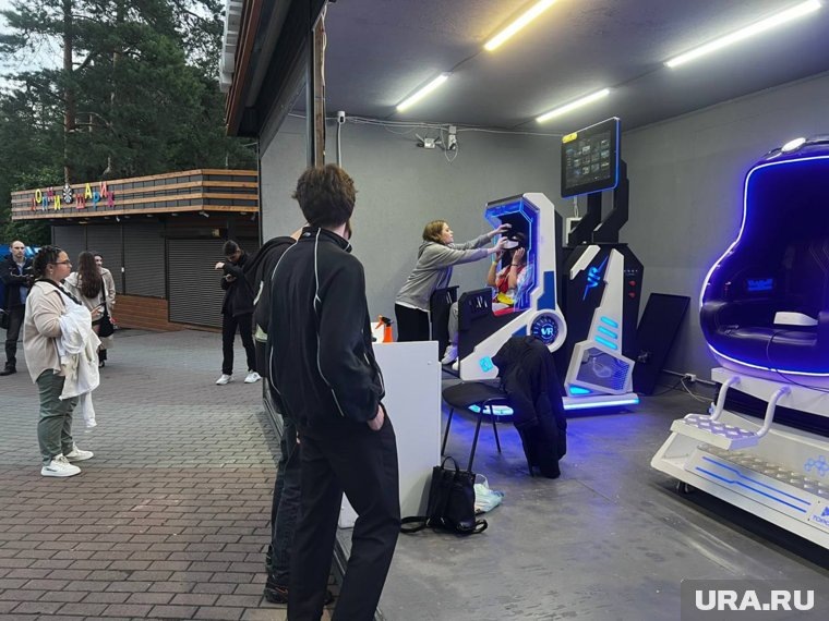 
Организаторы приготовили разные развлечения, в том числе площадки виртуальной реальности
Фото:Александра Пруссакова © URA.RU