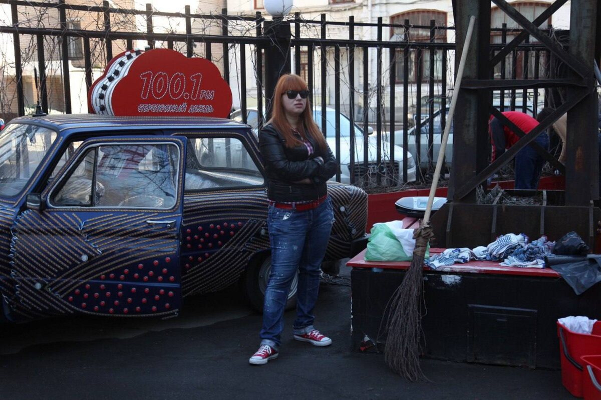 Мария Иванова во время работы на радио «Серебряный дождь»