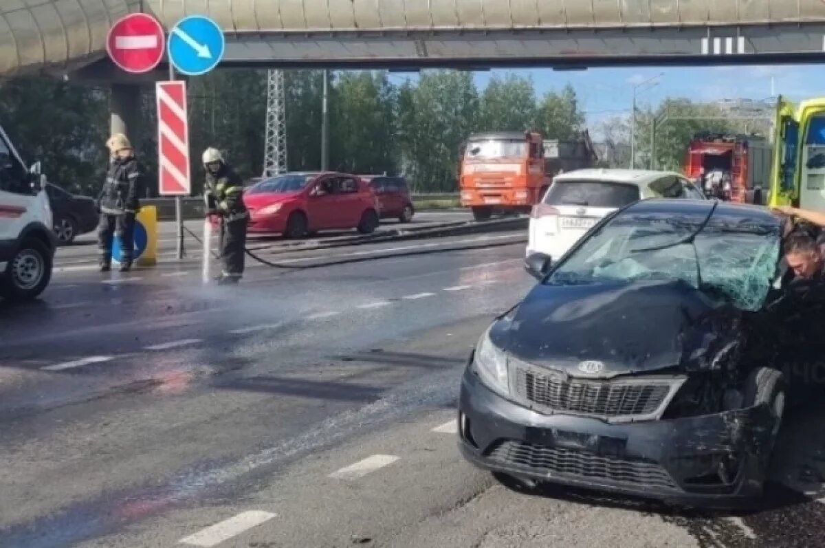    Во Владимире из-за столкновения двух машин произошел разлив топлива