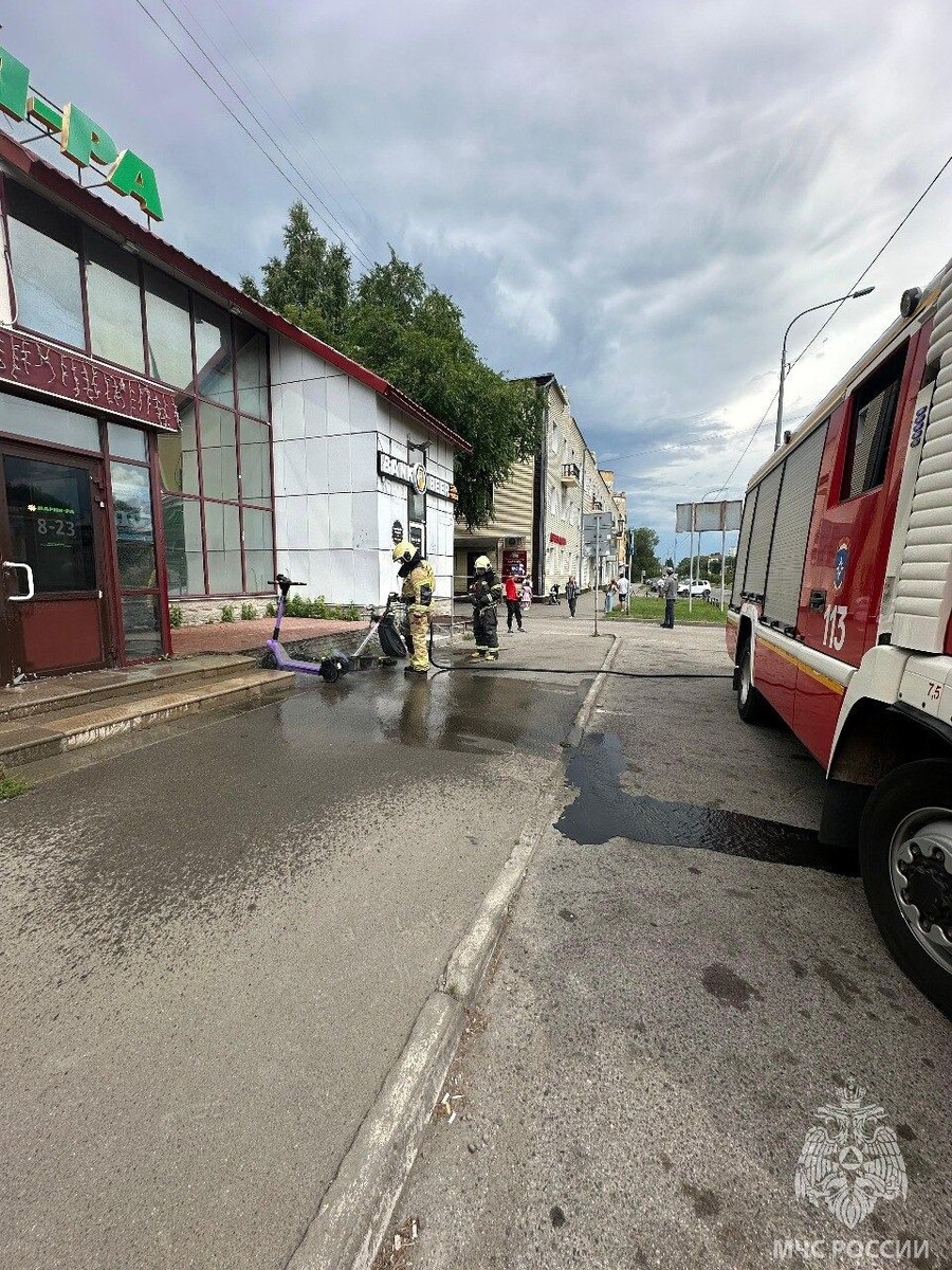    Вогарание электросамоката. Источник: t.me/mchs_altkray