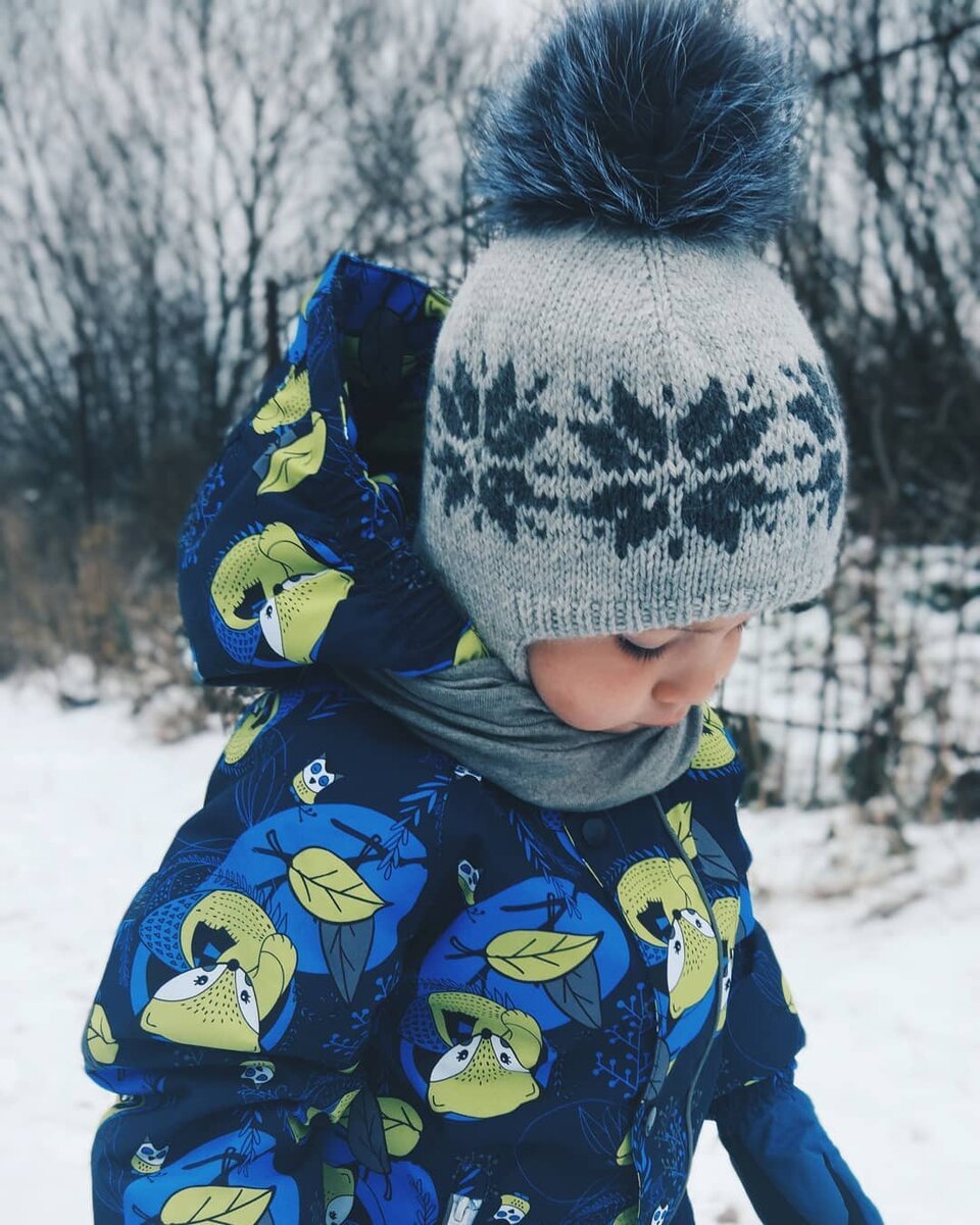 Двойная зимняя шапочка для дочки из норвежской пряжи