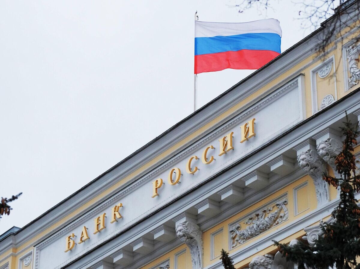    Флаг на здании Центрального банка России © РИА Новости / Наталья Селиверстова